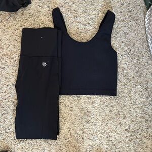 Black workout set. Sports bra and leggings from Forever 21. Size small